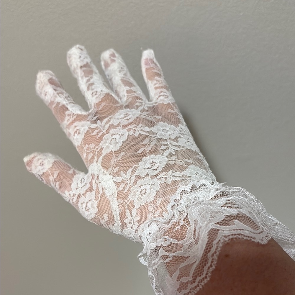 White Floral Lace Mittens for Special Occasions